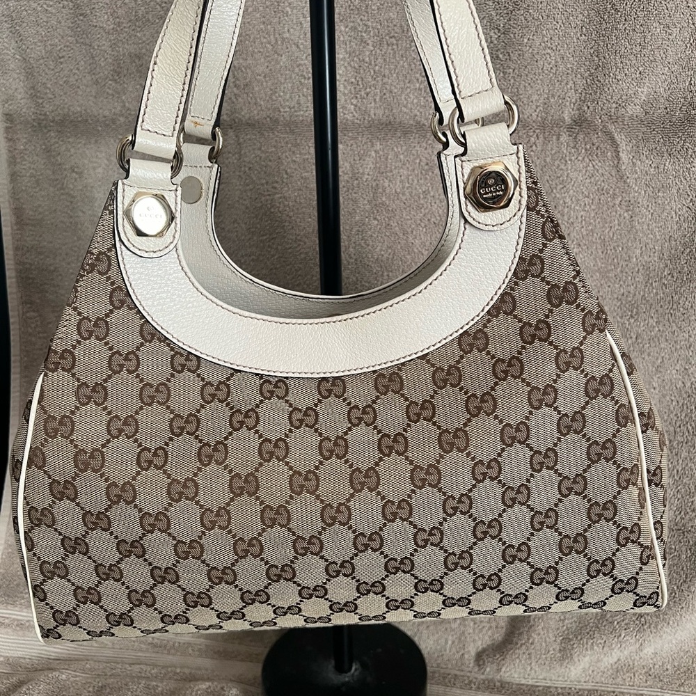 Gently used authentic Gucci signature handbag